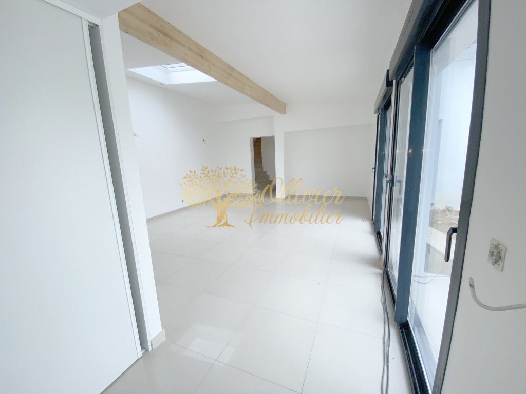 MAISON A VENDRE - ST MAUR DES FOSSES - 104.4 m2 - 685�000�&euro;