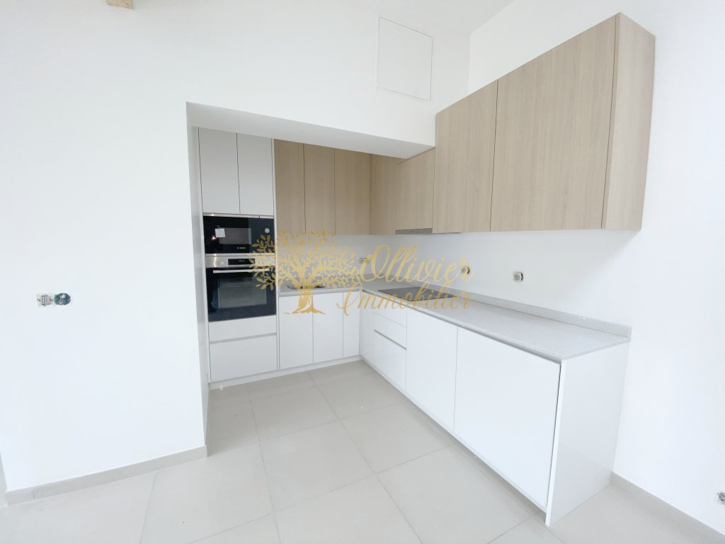 MAISON A VENDRE - ST MAUR DES FOSSES - 104.4 m2 - 685�000�&euro;