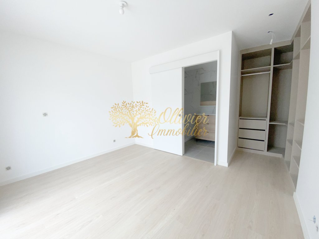 MAISON A VENDRE - ST MAUR DES FOSSES - 104.4 m2 - 685�000�&euro;