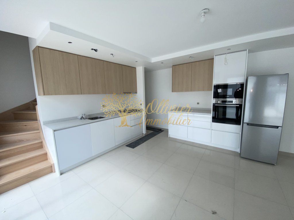 MAISON A VENDRE - ST MAUR DES FOSSES - 99.3 m2 - 610�000�&euro;