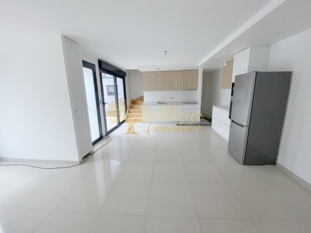 MAISON A VENDRE - ST MAUR DES FOSSES - 99.3 m2 - 610�000�&euro;