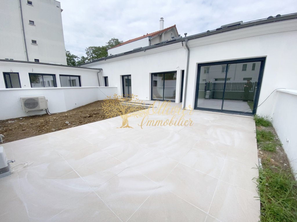 MAISON A VENDRE - ST MAUR DES FOSSES - 99.3 m2 - 610�000�&euro;