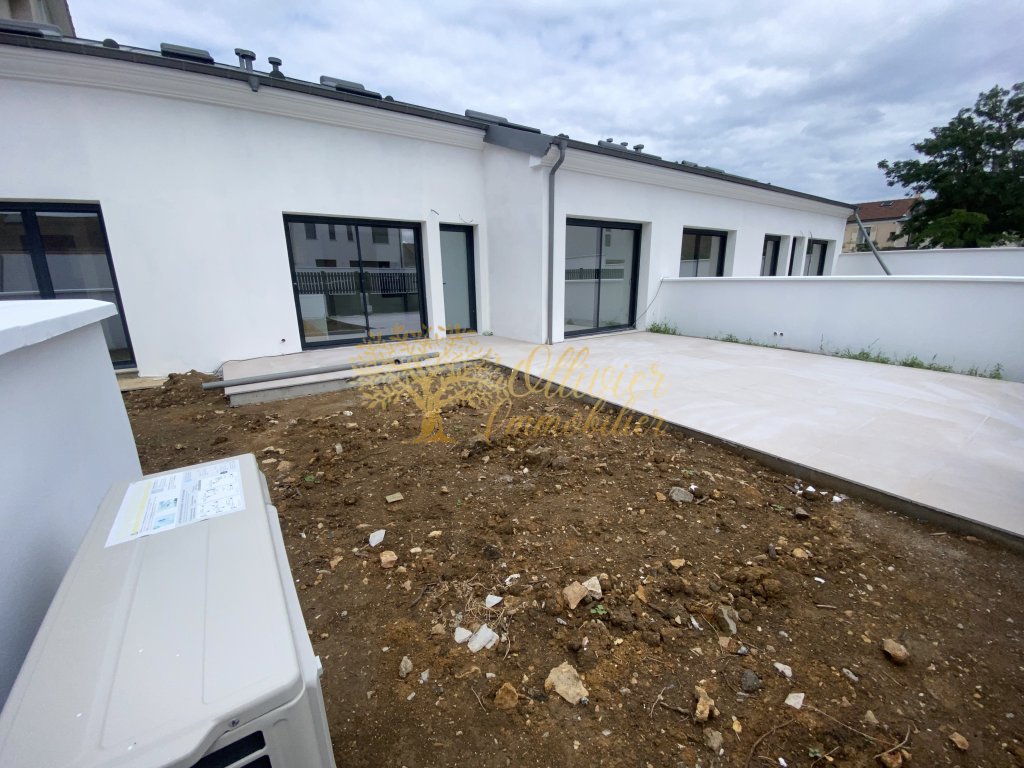 MAISON A VENDRE - ST MAUR DES FOSSES - 99.3 m2 - 610�000�&euro;