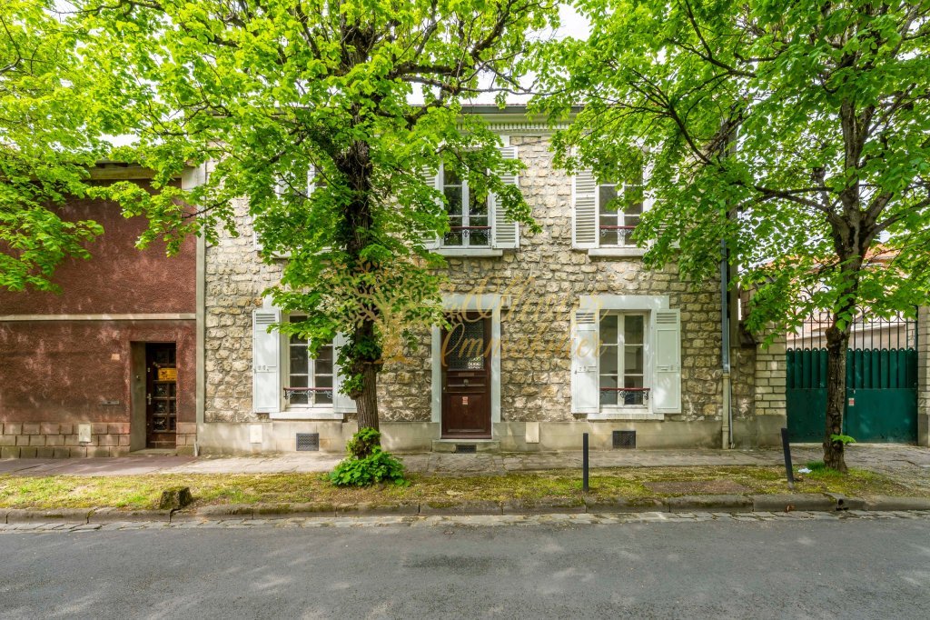 MAISON A VENDRE - ST MAUR DES FOSSES - 120 m2 - 850 000 &euro;