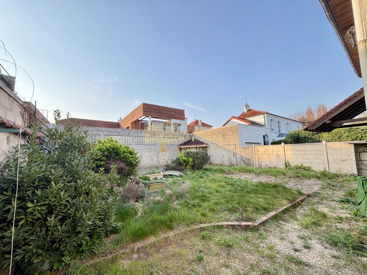 MAISON A VENDRE - ST MAUR DES FOSSES - 107.38 m2 - 550�000�&euro;