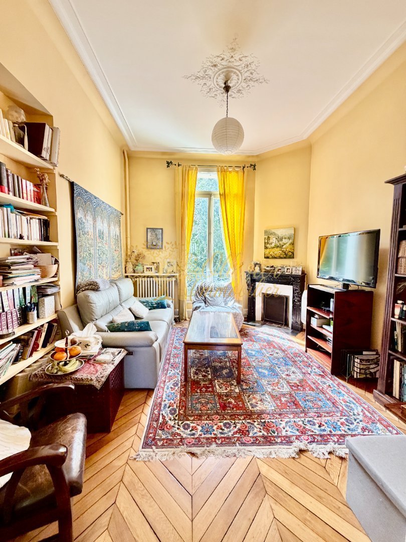 MAISON A VENDRE - ST MAUR DES FOSSES - 280.26 m2 - 1 349 000 &euro;