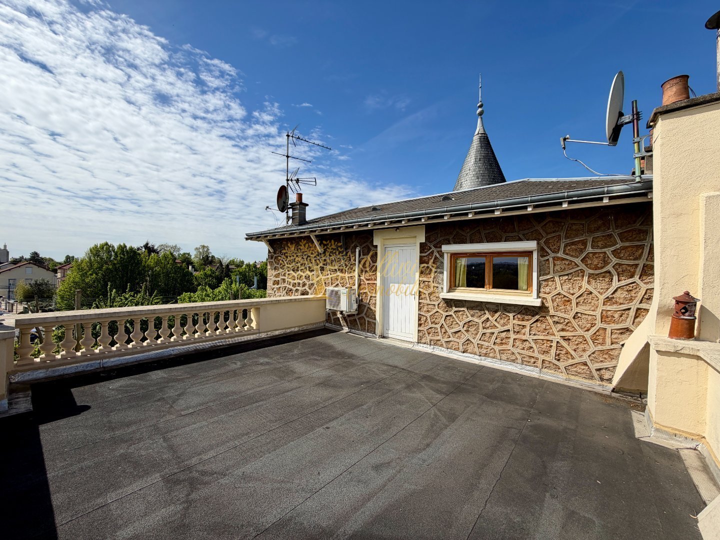 MAISON A VENDRE - ST MAUR DES FOSSES - 280.26 m2 - 1 349 000 &euro;