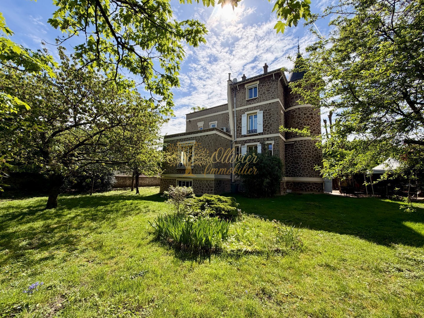 MAISON A VENDRE - ST MAUR DES FOSSES - 280.26 m2 - 1 349 000 &euro;