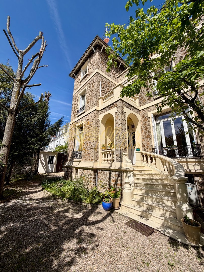 MAISON A VENDRE - ST MAUR DES FOSSES - 280.26 m2 - 1 349 000 &euro;