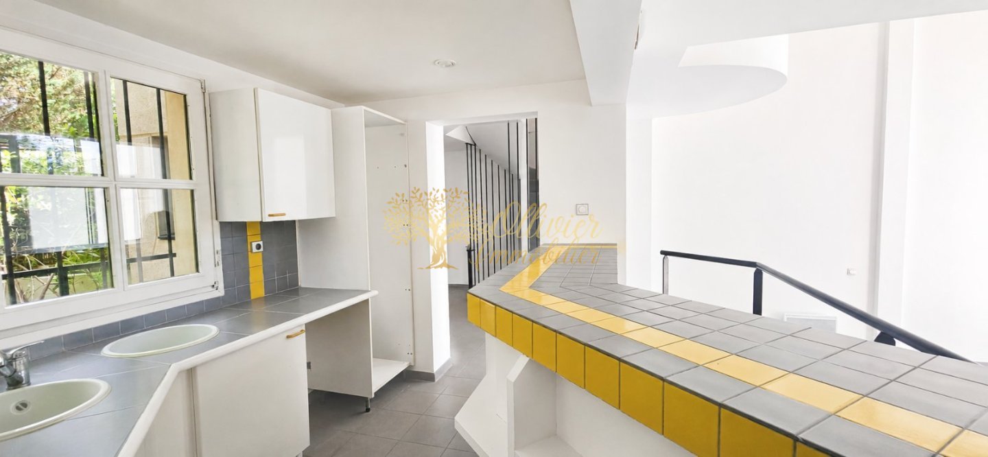 MAISON A VENDRE - ST MAUR DES FOSSES - 119 m2 - 690 000 &euro;