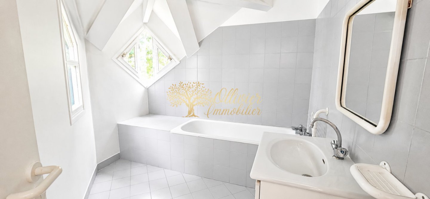 MAISON A VENDRE - ST MAUR DES FOSSES - 119 m2 - 690 000 &euro;