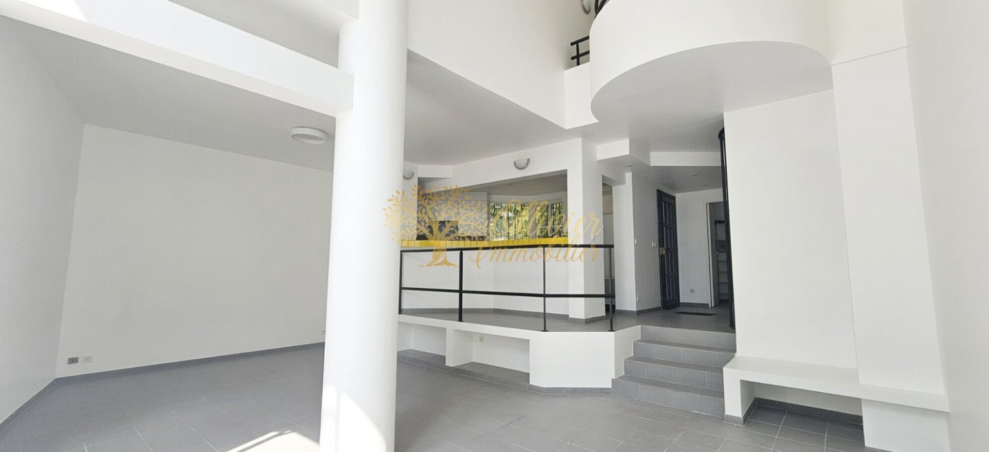 MAISON A VENDRE - ST MAUR DES FOSSES - 119 m2 - 690 000 &euro;