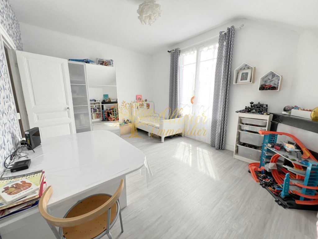 MAISON A VENDRE - ST MAUR DES FOSSES - 110 m2 - 799�000�&euro;