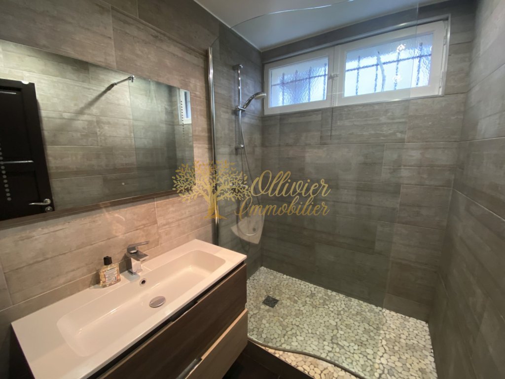 APPARTEMENT T2 A LOUER - ST MAUR DES FOSSES - 59.03 m2 - 1�380�&euro; charges comprises par mois