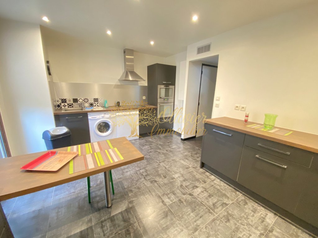 APPARTEMENT T2 A LOUER - ST MAUR DES FOSSES - 59.03 m2 - 1�380�&euro; charges comprises par mois