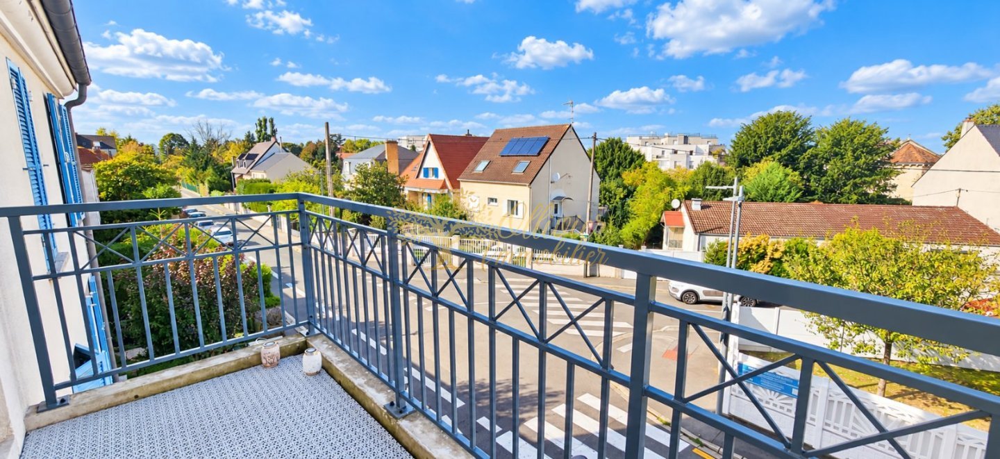 BEL APPARTEMENT AVEC TERRASSE ET PARKING – RÉSIDENCE RÉCENTE