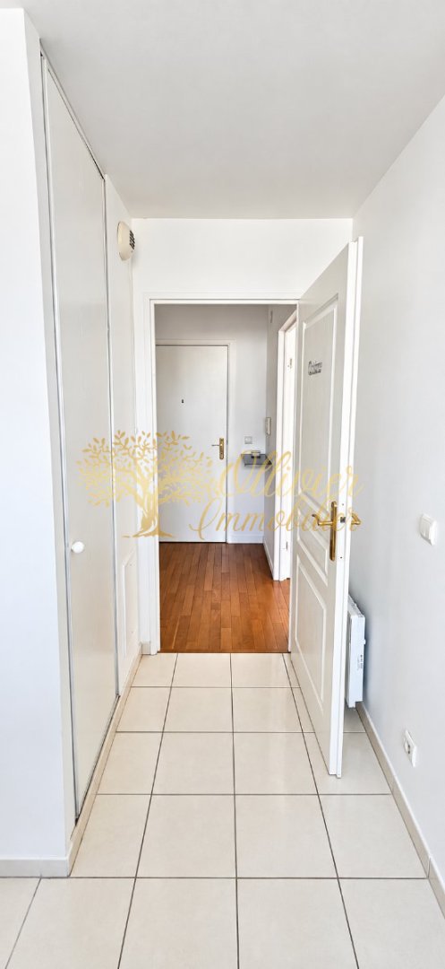 BEL APPARTEMENT AVEC TERRASSE ET PARKING – RÉSIDENCE RÉCENTE