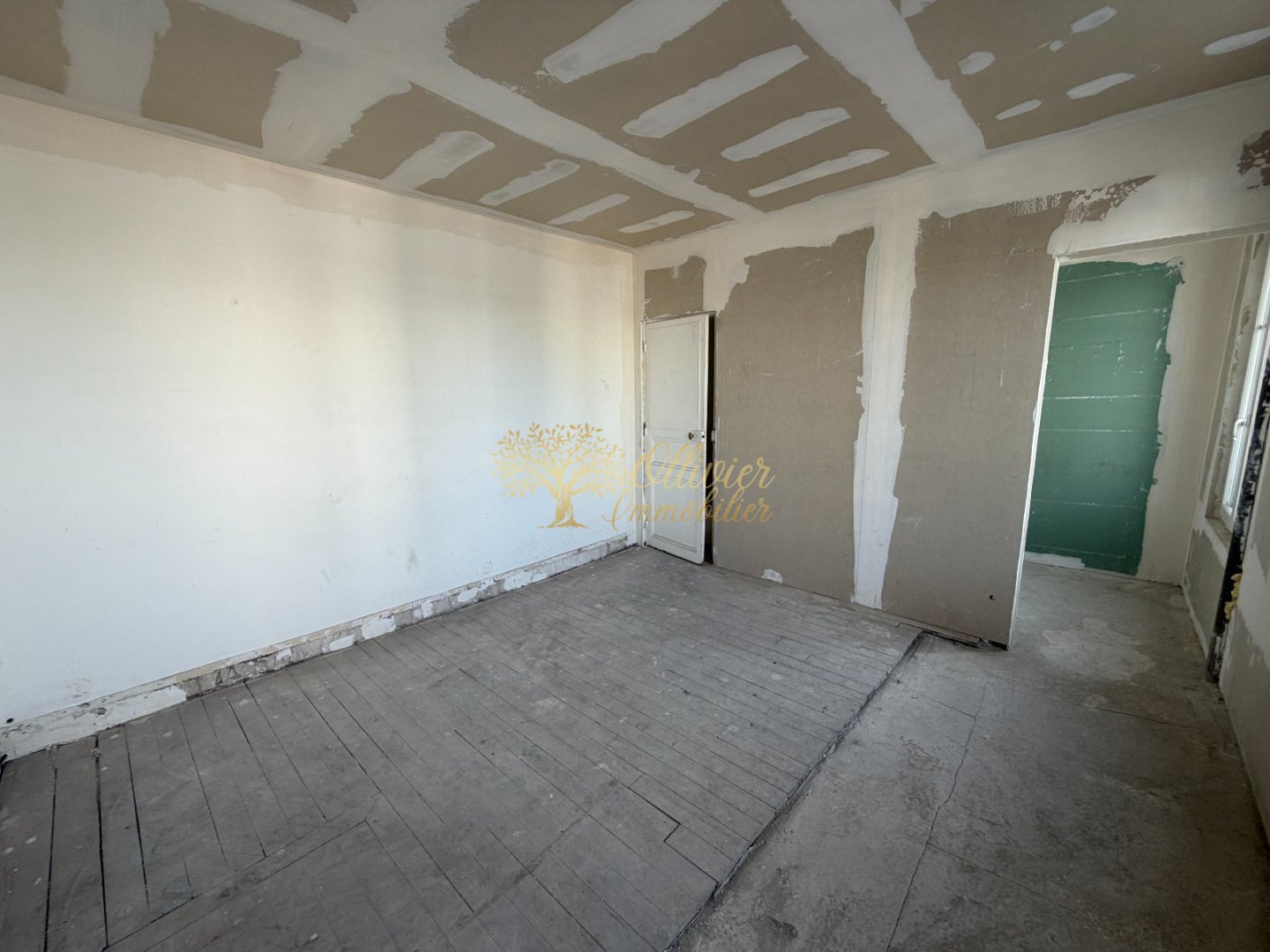 APPARTEMENT T2 A VENDRE - ST MAUR DES FOSSES - 35.2 m2 - 184 800 &euro;