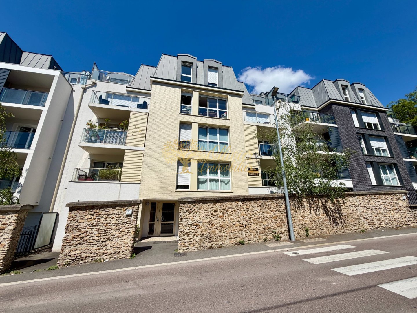 APPARTEMENT T3 A LOUER - BOISSY ST LEGER - 66.09 m2 - 1 250 &euro; charges comprises par mois