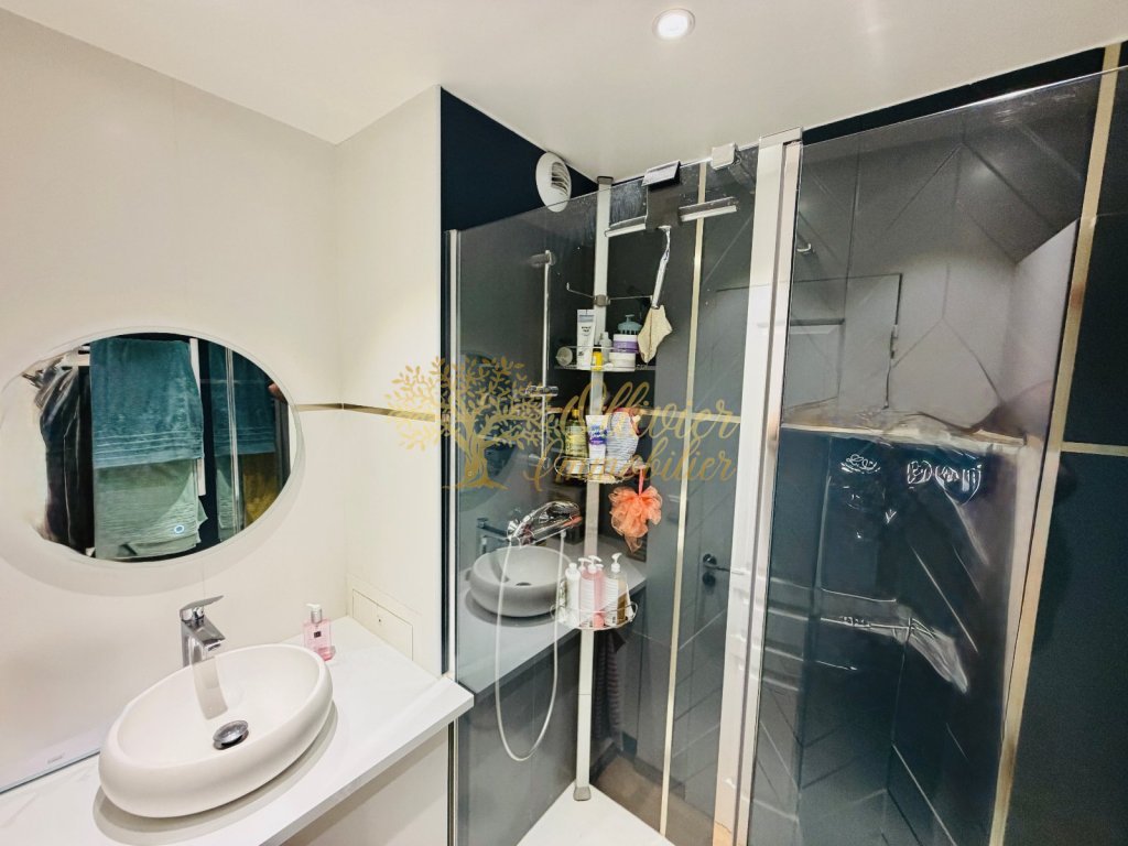 APPARTEMENT T3 A VENDRE - CHARENTON LE PONT - 76.05 m2 - 699�000�&euro;