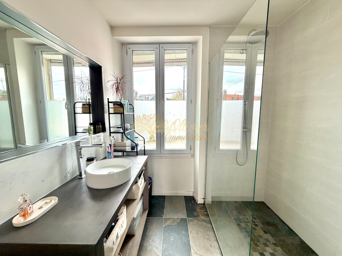 APPARTEMENT T3 A VENDRE - ST MAUR DES FOSSES - 59.5 m2 - 345�000�&euro;