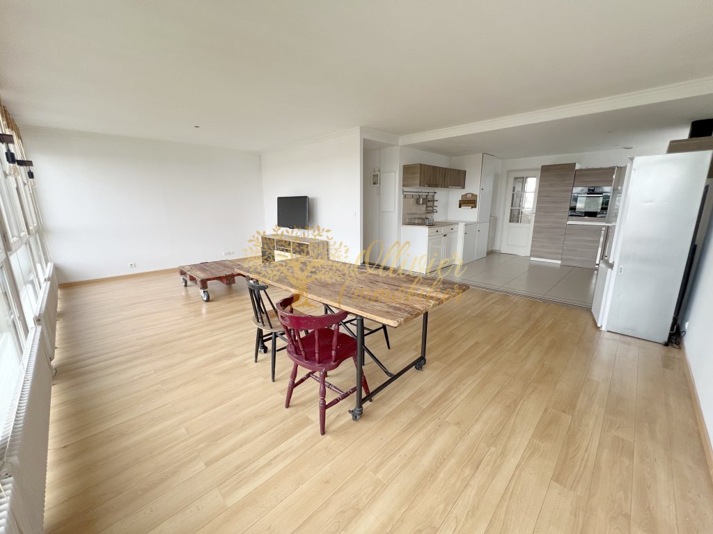 APPARTEMENT T3 A VENDRE - ST MAUR DES FOSSES - 77 m2 - 299 000 &euro;
