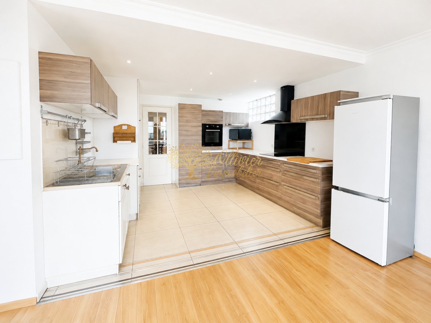 APPARTEMENT T3 A VENDRE - ST MAUR DES FOSSES - 77 m2 - 299 000 &euro;