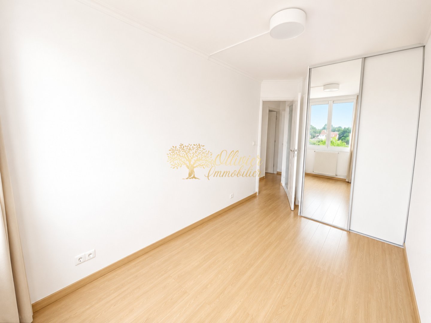 APPARTEMENT T3 A VENDRE - ST MAUR DES FOSSES - 77 m2 - 299 000 &euro;