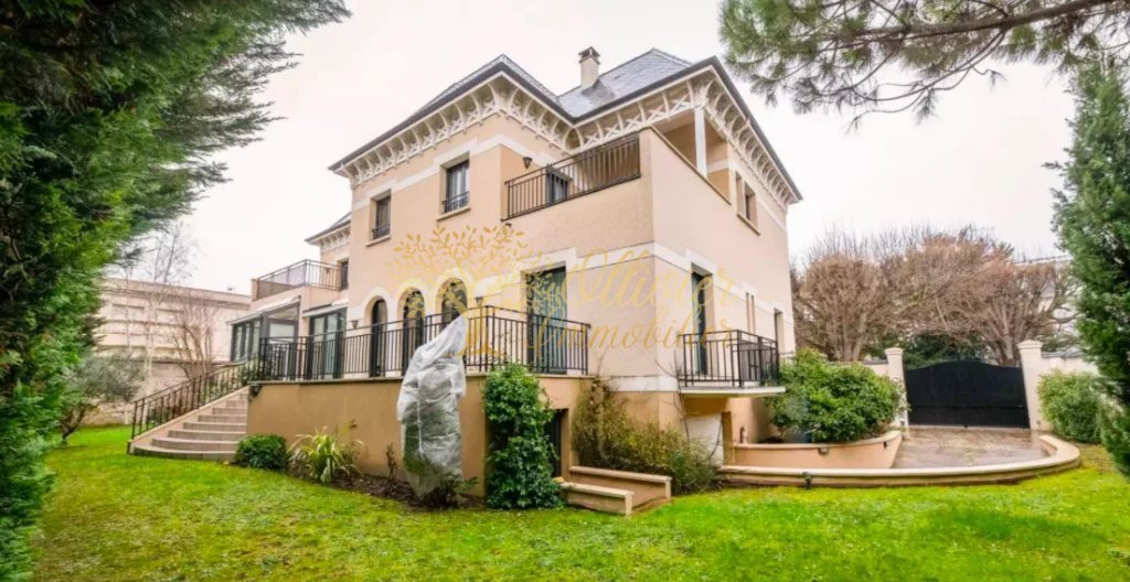 VILLA A VENDRE - LA VARENNE ST HILAIRE - 300 m2 - 2 500 000 &euro;