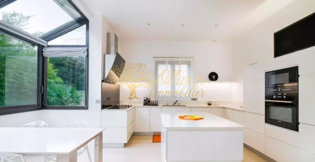 VILLA A VENDRE - LA VARENNE ST HILAIRE - 300 m2 - 2 500 000 &euro;